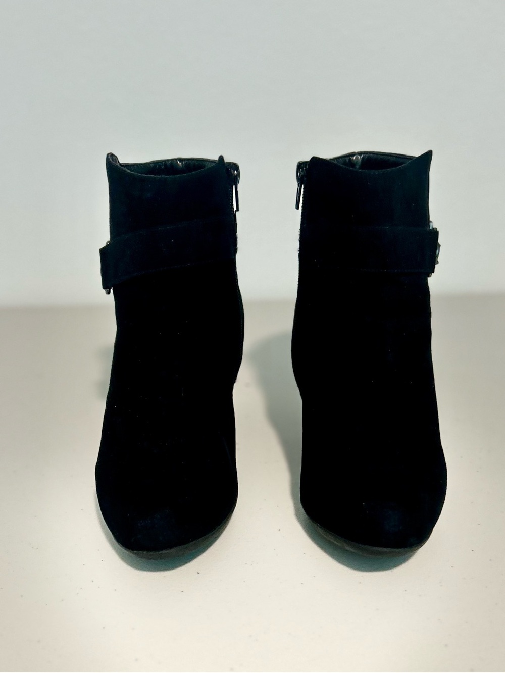Emma Y2K Women’s Black Ankle Bootie Heels Side Zip Fabric Round Toe US 8.5 Wide